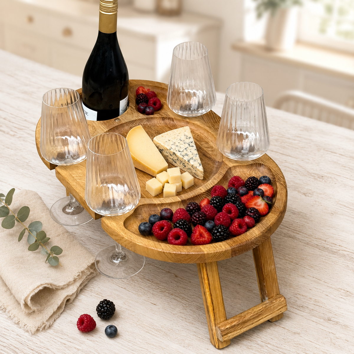 Weinabend auf 50 × 30 cm – Weintisch für 4 Gläser aus Eiche, Picknicktisch mit Flaschenhalter