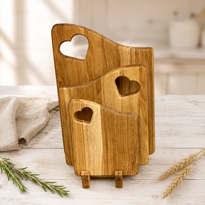 Schneidebrett-Set aus Eiche mit Halter – 3 massive Holzbretter mit Herzgriff | Servier- & Frühstücksbretter