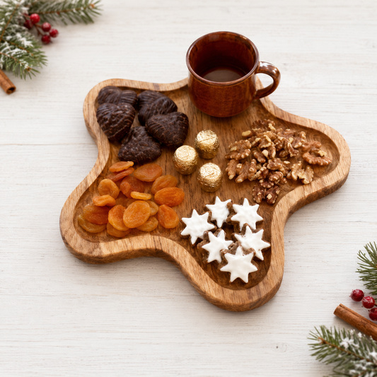 Holzteller Stern – Servierbrett aus Eiche 30 cm – Weihnachtliche Snackplatte für Plätzchen, Nüsse, Pralinen, Käse.