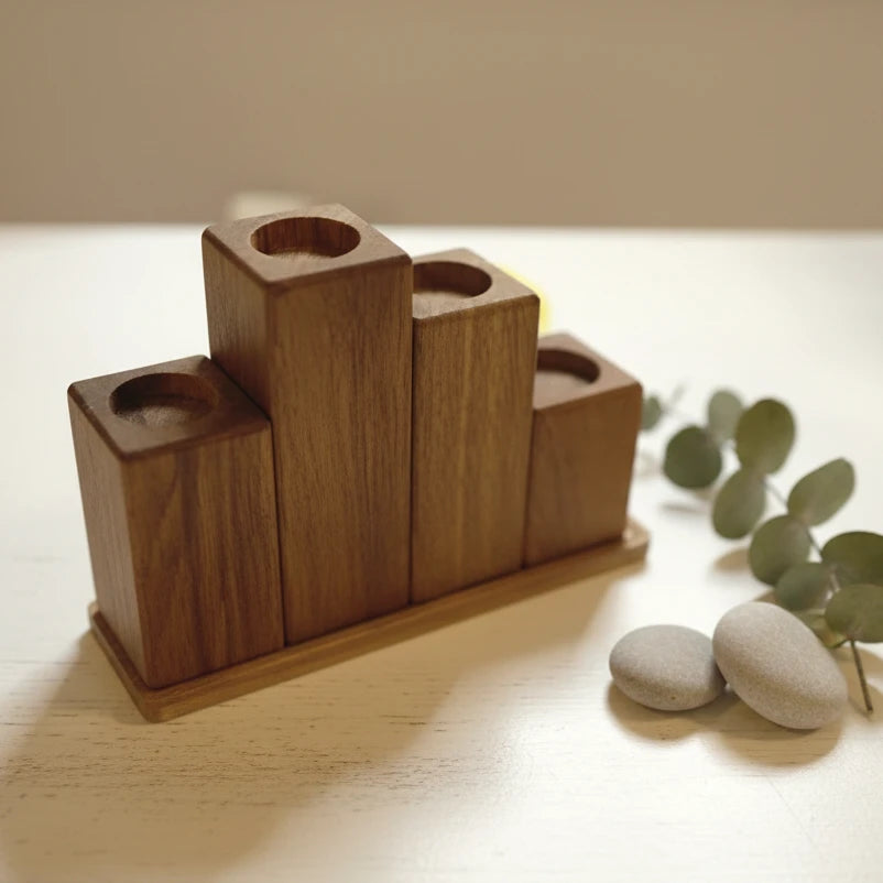 Kerzenhalter-Set aus massiver Eiche – 4 Teelichthalter mit Unterbrett | moderne Holzdeko & Adventsdeko
