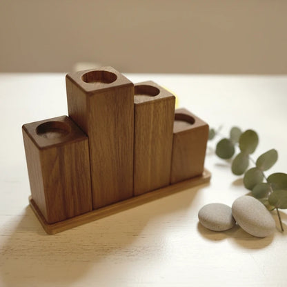 Kerzenhalter-Set aus massiver Eiche – 4 Teelichthalter mit Unterbrett | moderne Holzdeko & Adventsdeko
