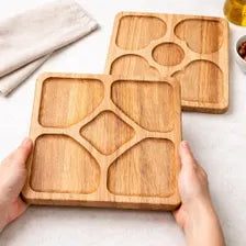 Servierplatte und Schneidebrett 2-in-1 aus Eichenholz 30 × 30 cm – Snackplatte mit Fächern für Käse, Obst und Nüsse