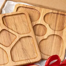 Servierplatte und Schneidebrett 2-in-1 aus Eichenholz 30 × 30 cm – Snackplatte mit Fächern für Käse, Obst und Nüsse