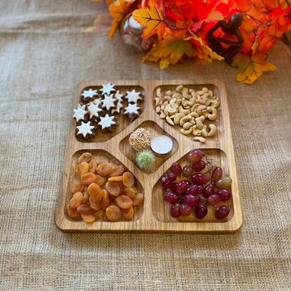 Vesperplatte aus Eiche mit 5 Fächern – 30x30 cm Servierbrett, Frühstücksteller, Antipasti-Teller, Brotzeitbrett, Schneidebrett, Geschenkidee.