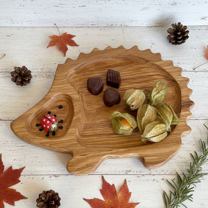 Holz-Kinderteller Igel mit Unterteilung – Snack-Tablett aus Eichenholz