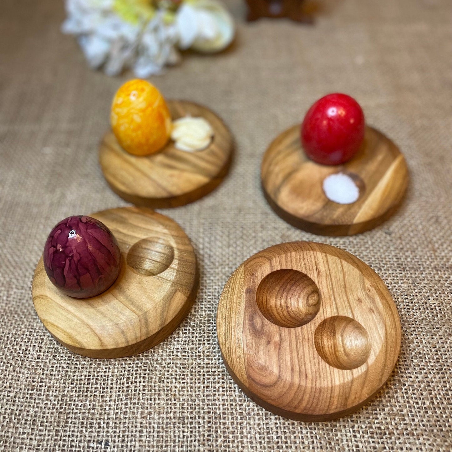 Eierbecher aus Holz mit Salzaussparung – Nussbaum oder Kirschbaum | Perfekt für Ostern & Frühstück