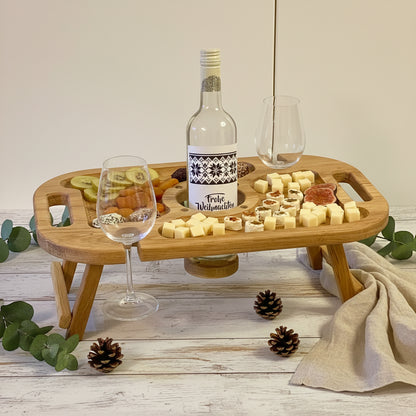 Klappbarer Weintisch aus Eiche für 2 Gläser – personalisiert – Picknicktisch mit Flaschenhalter, Geschenk für Paare