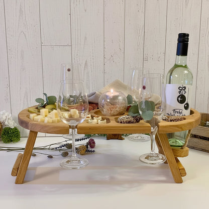 Klappbarer Weintisch aus Eiche für 4 Gläser – Picknicktisch & Serviertablett mit hängendem Flaschenhalter